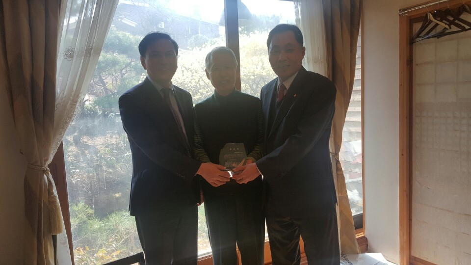 충북지역총장협의회 꽃동네 대학교 이원우총장님 감사패증정