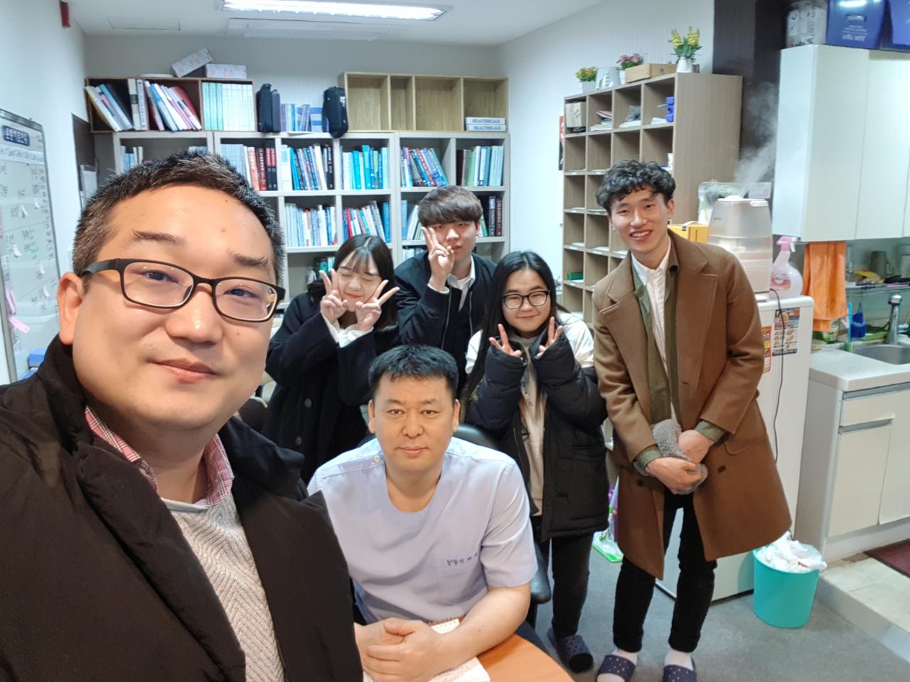 >소규모 견학프로그램 시작<